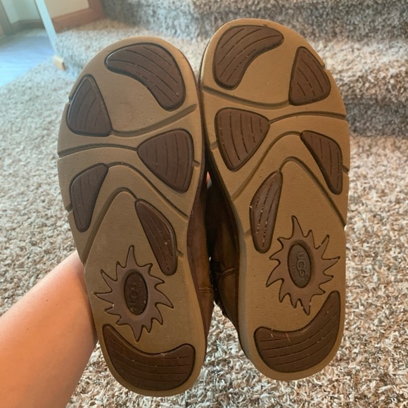 UGG Clovis Boot - Picture 9 of 9